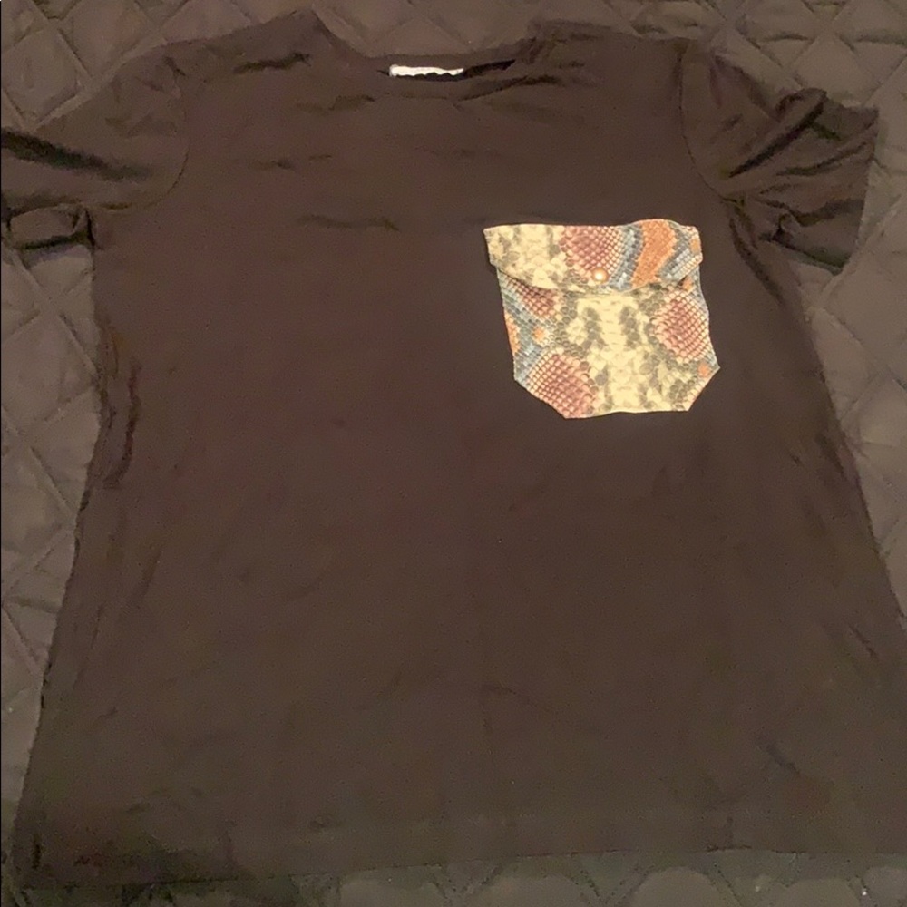 Short sleeve shirt with pocket